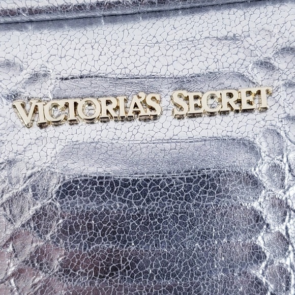 Victoria's Secret - Limited Edition Silver Purse Crossbody Tassel and Chain - Picture 5 of 7